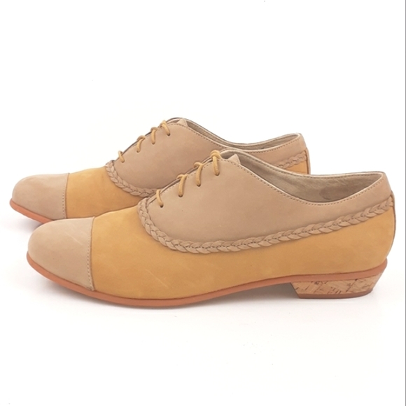 Wolverine Tan and Cream Flats - Picture 3 of 14